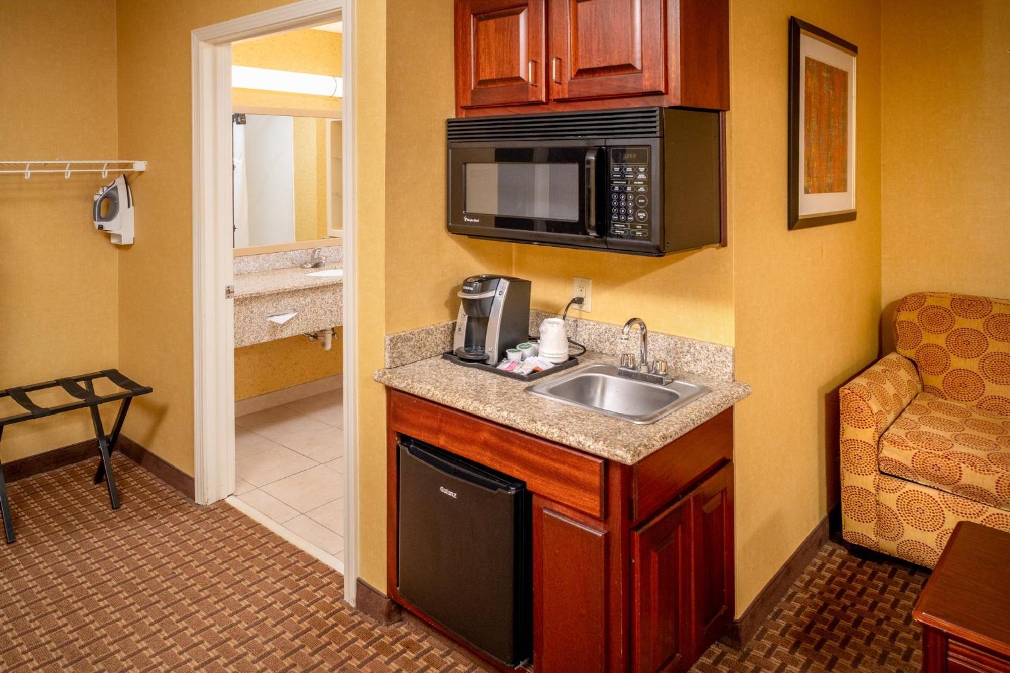 Holiday Inn Express And Suites Hazard By Ihg Exterior foto